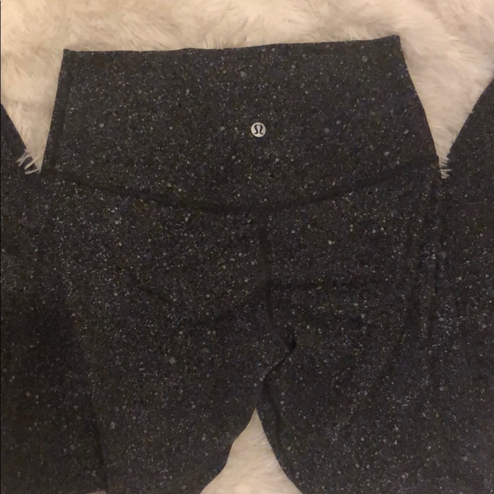 Lululemon Speckled Gray and Black Leggings- 25”